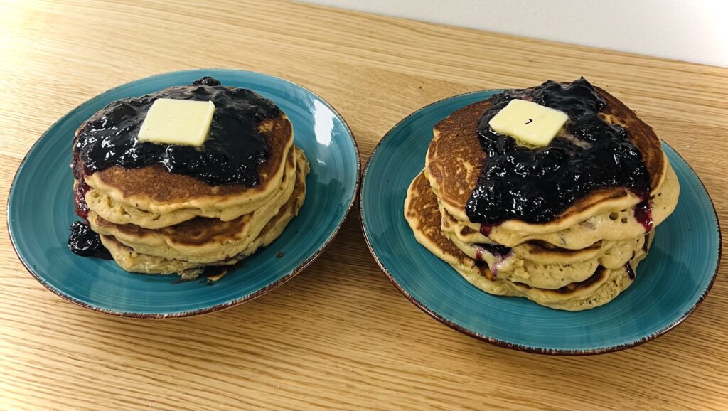 Lemon pancakes with jam 